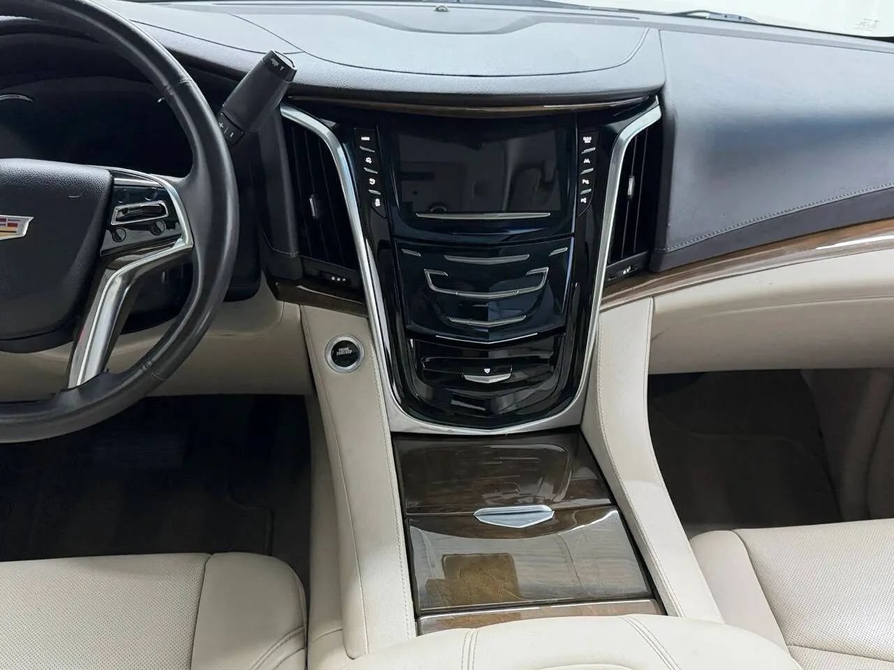 Used 2019 Cadillac Escalade Luxury RWD image 30