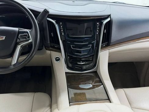 Used 2019 Cadillac Escalade Luxury RWD image 30