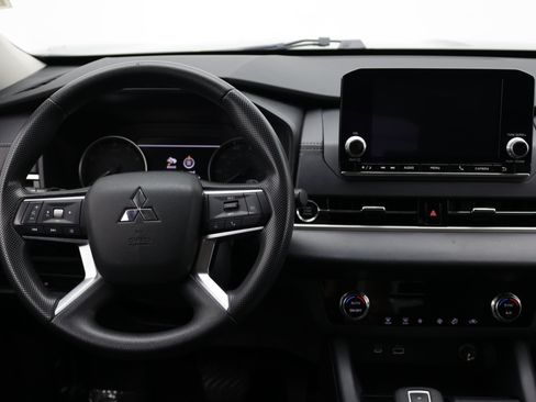 Used 2024 Mitsubishi Outlander ES FWD image 33
