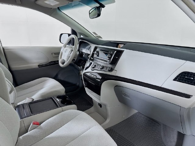 Used 2011 Toyota Sienna LE FWD image 26