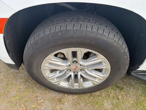 Used 2024 GMC Yukon XL SLT image 2