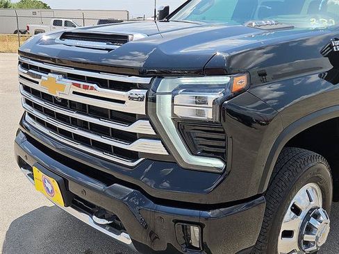 Used 2025 Chevrolet Silverado 3500 High Country w/ High Country Premium Package AWD/4WD image 7