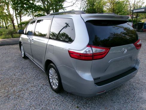 Used 2016 Toyota Sienna XLE w/ XLE Navigation Package image 17
