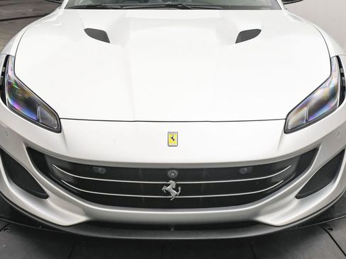 Used 2019 Ferrari Portofino image 28