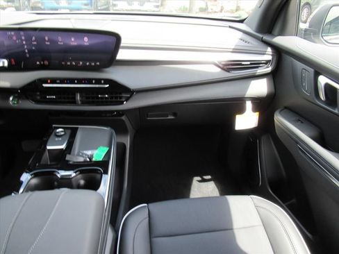 New 2026 Buick Enclave Preferred w/ Power Package image 13