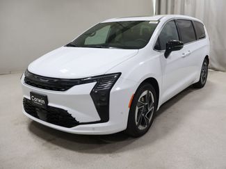 New 2027 Chrysler Pacifica Limited FWD video 3