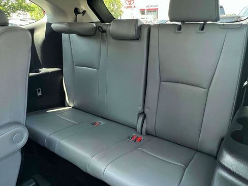 Certified 2022 Toyota Highlander Platinum image 18
