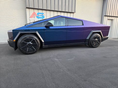 Used 2024 Tesla Cybertruck Cyberbeast AWD/4WD image 4