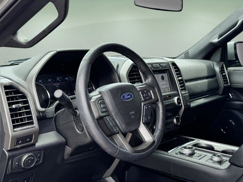 Used 2019 Ford Expedition XLT w/ Equipment Group 202A AWD/4WD image 14