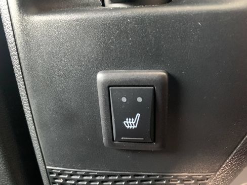 Used 2025 Chrysler Pacifica Limited FWD image 20