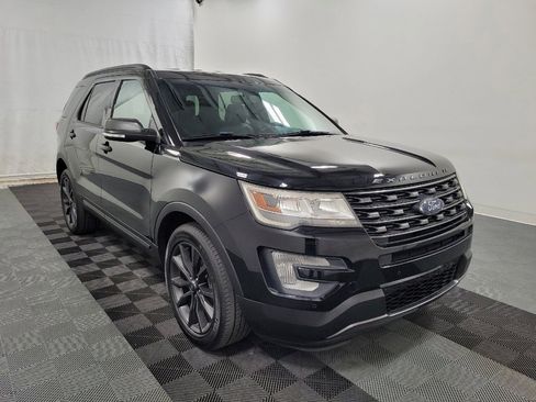 Used 2017 Ford Explorer XLT w/ Equipment Group 202A AWD/4WD image 13