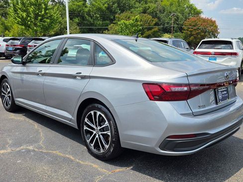 Used 2025 Volkswagen Jetta Sport FWD image 3