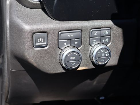 Used 2025 GMC Sierra 1500 SLT AWD/4WD image 19