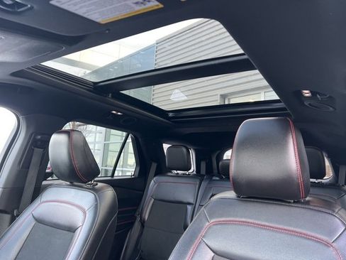 Used 2023 Ford Explorer ST-Line w/ Class IV Trailer Tow Package image 25