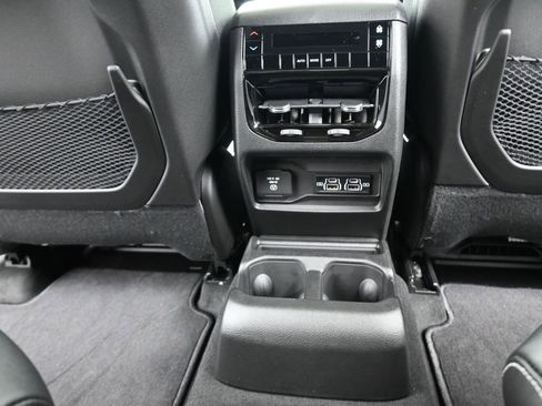 New 2025 Jeep Grand Cherokee L Altitude image 24