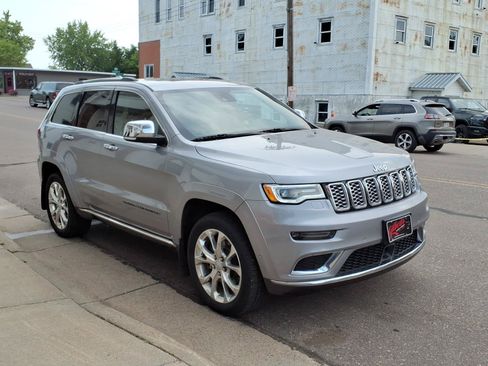Used 2020 Jeep Grand Cherokee Summit AWD/4WD image 4