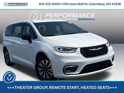 Used 2026 Chrysler Pacifica Select