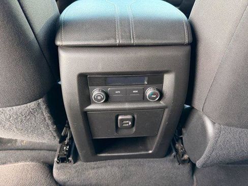 Used 2023 Chevrolet Traverse LT image 19