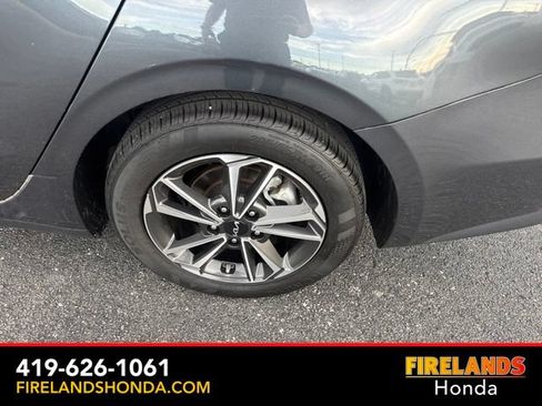 Used 2023 Kia Forte LXS w/ LXS Technology Package FWD image 11