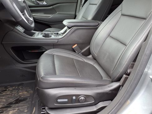 Used 2023 GMC Acadia SLT w/ Elevation Edition image 21