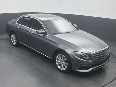 Used 2017 Mercedes-Benz E 300 4MATIC w/ Premium 1 Package image 19