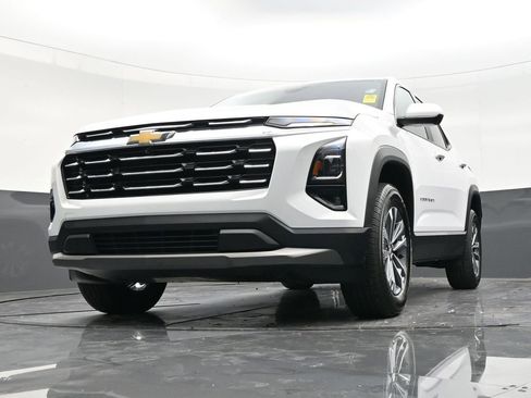 Used 2025 Chevrolet Equinox LT w/ Safety and Technology Package image 28