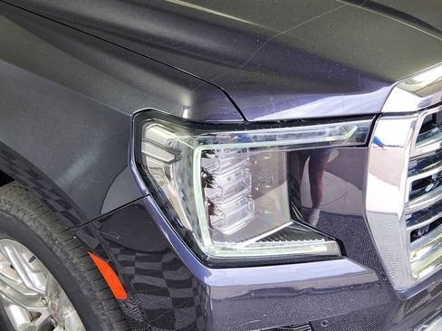 Used 2023 GMC Yukon XL SLT AWD/4WD image 10