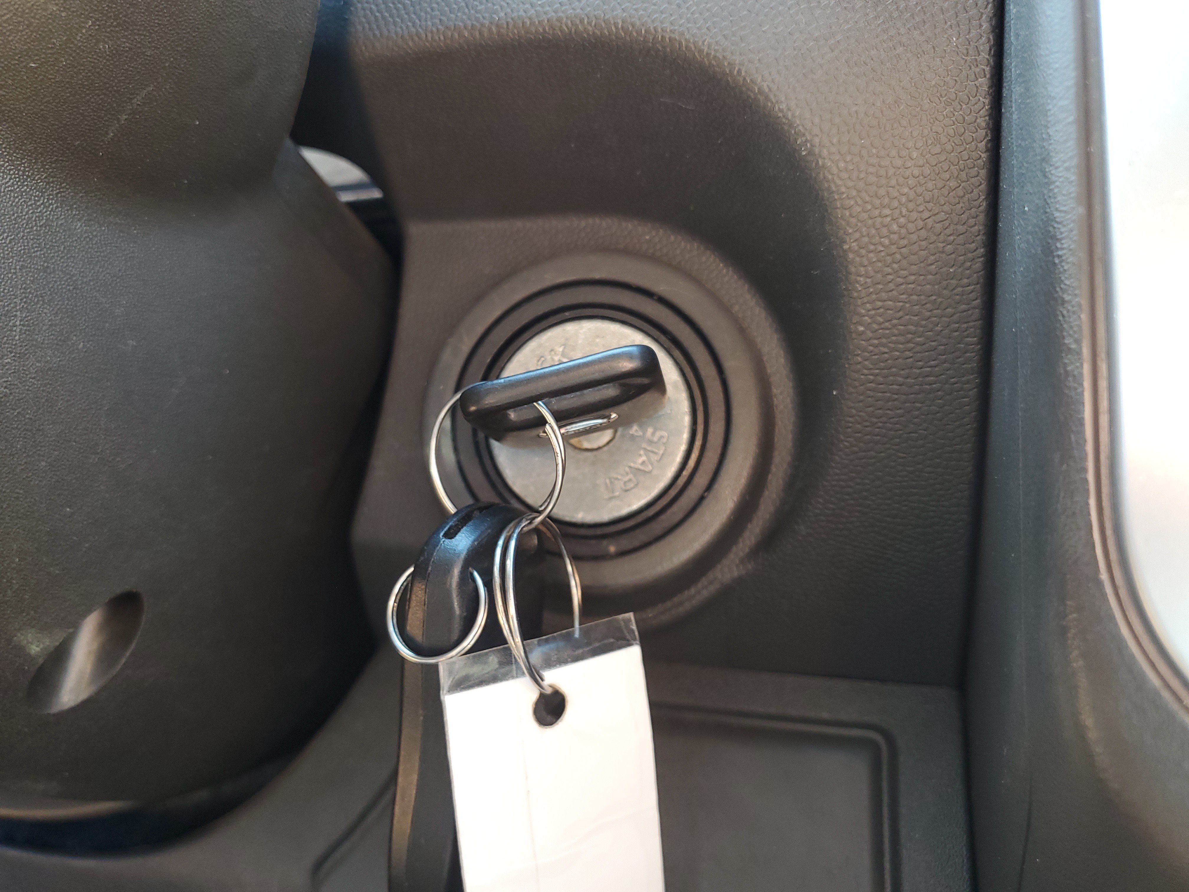 Used 2016 Nissan Frontier SV AWD/4WD image 29