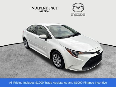 Used 2020 Toyota Corolla LE image 1