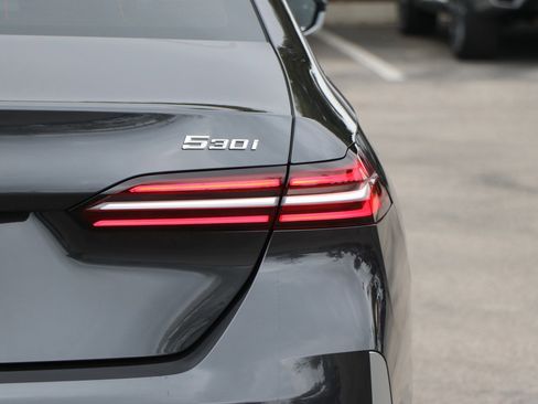 Certified 2025 BMW 530i 530i w/ Premium Package image 11