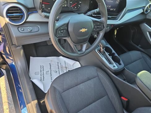 Used 2024 Chevrolet Trax LS w/ LS Convenience Package FWD image 16