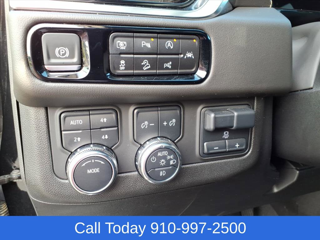 Used 2025 GMC Yukon Elevation w/ Elevation Premium Package AWD/4WD image 22