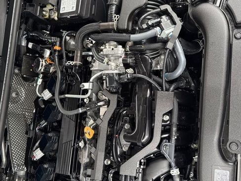 Used 2025 Toyota Corolla LE image 10