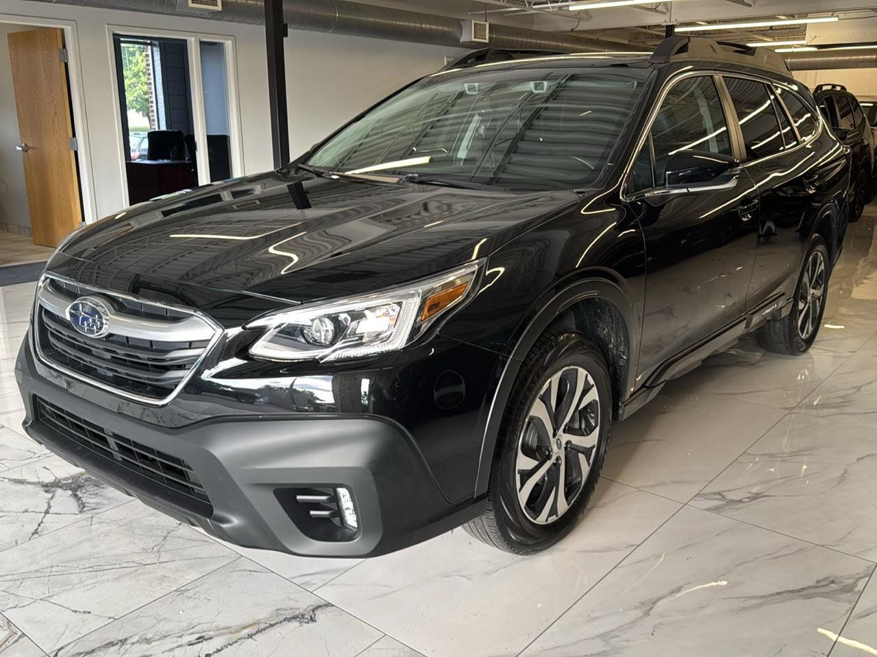 Used 2022 Subaru Outback Limited AWD/4WD image 3