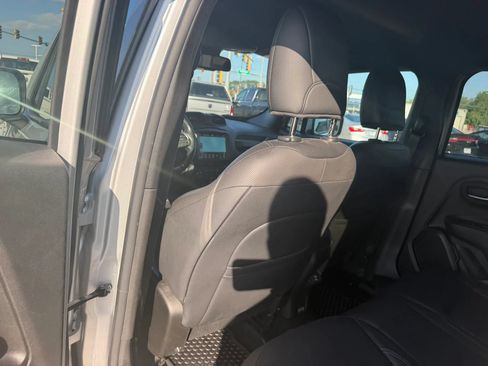 Used 2020 Jeep Renegade Altitude AWD/4WD image 46