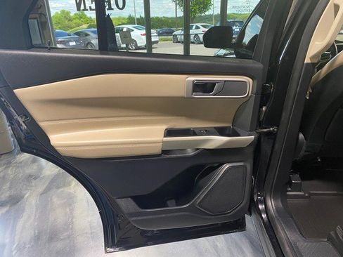 Used 2020 Ford Explorer XLT w/ Equipment Group 202A AWD/4WD image 16