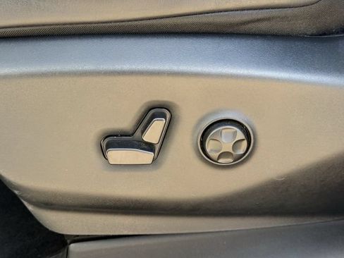 Used 2025 Chrysler Pacifica Limited FWD image 27