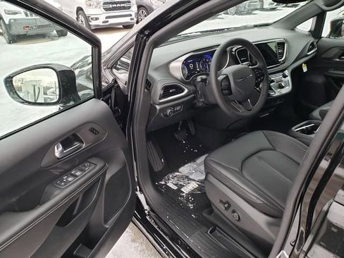 New 2026 Chrysler Pacifica Select w/ S Appearance Package FWD image 6