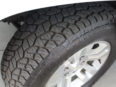 Used 2019 Chevrolet Suburban LT AWD/4WD image 63