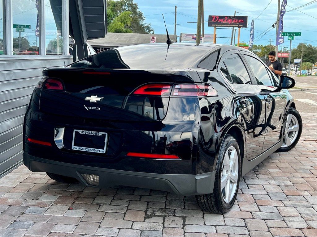 Used 2013 Chevrolet Volt FWD image 2