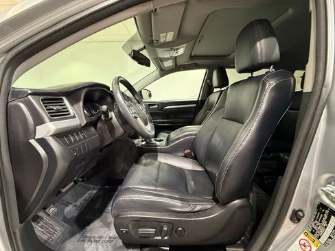 Used 2016 Toyota Highlander XLE AWD/4WD image 13