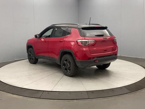 Used 2023 Jeep Compass Trailhawk w/ Trailhawk Convenience Group AWD/4WD image 3