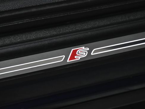 Used 2018 Audi SQ5 Premium Plus w/ Navigation Package image 17