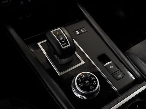 Used 2023 Mitsubishi Outlander SE image 36