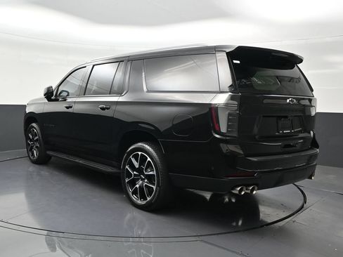Used 2025 Chevrolet Suburban RST w/ Comfort Package RWD image 3
