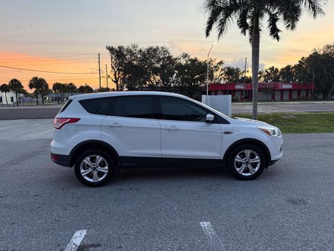 Used 2015 Ford Escape SE FWD image 2