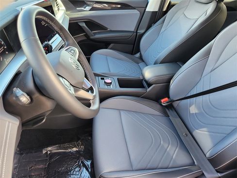 New 2026 Volkswagen Tiguan SE image 6