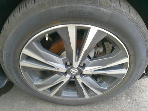 Used 2018 Nissan Pathfinder Platinum image 9