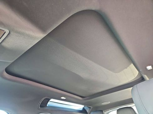 Used 2023 Land Rover Defender 90 X-Dynamic SE image 19