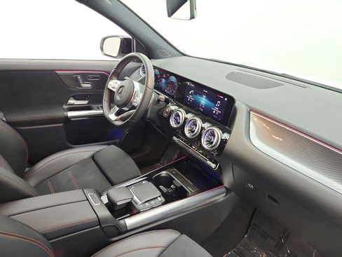 Used 2022 Mercedes-Benz GLA 250 4MATIC image 17